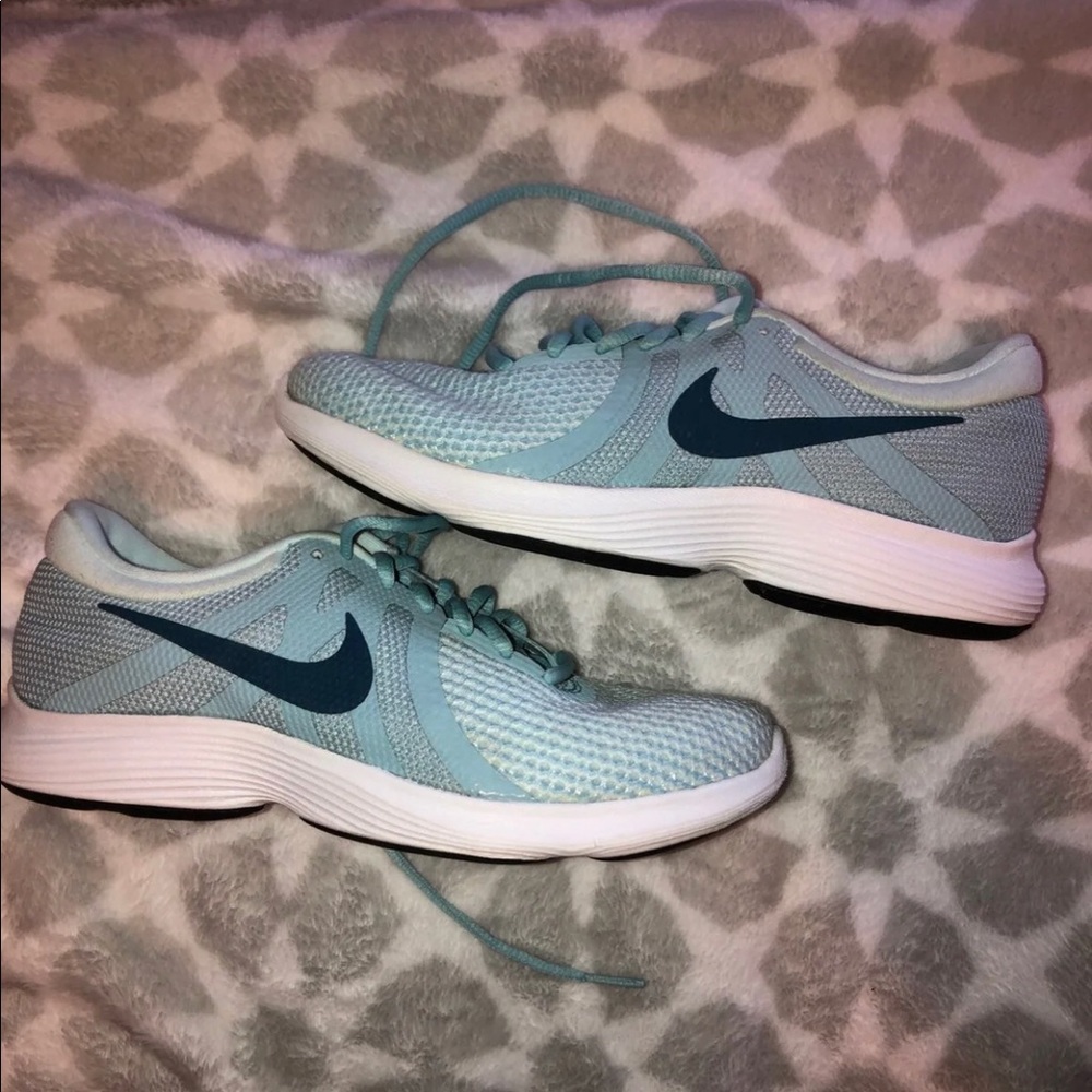Women’s Nike shoes size 8